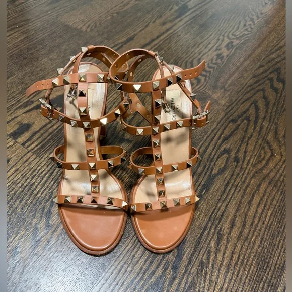 Valentino Garavani
Rockstud Caged Leather 90mm City High-Heel Sandals Size 37 - Picture 3 of 9